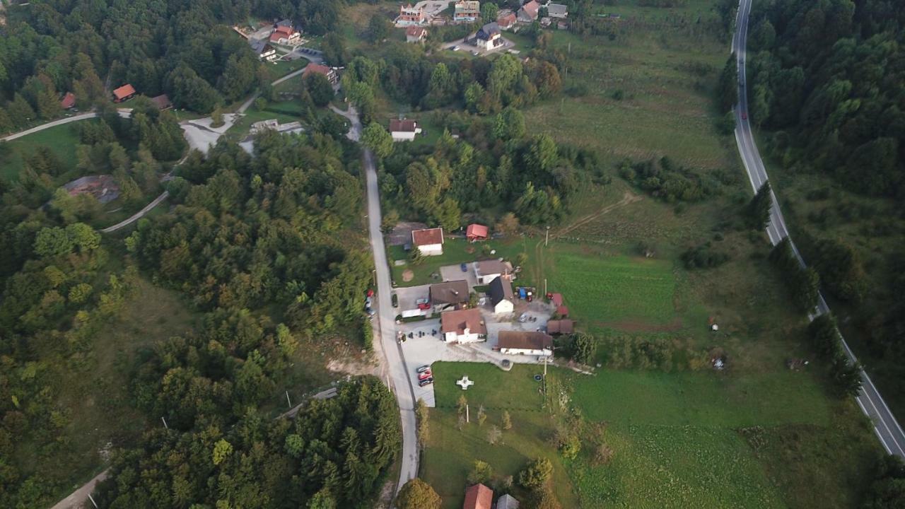 House Pox Hotel Plitvicka Jezera Exterior photo